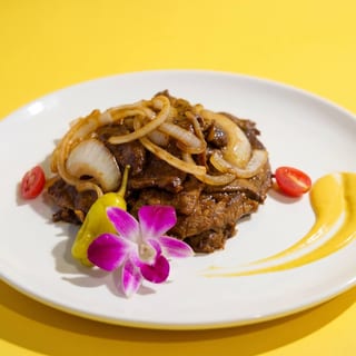 Steak with onions (Bistec Encebollado)