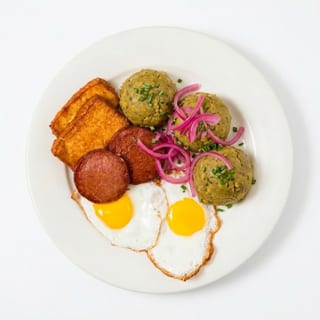 Mangu con Huevo, Queso y Salami